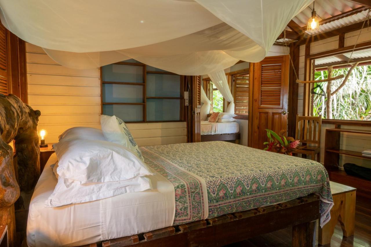 Casa Cayuco Eco-Adventure Lodge Bocas del Toro Esterno foto