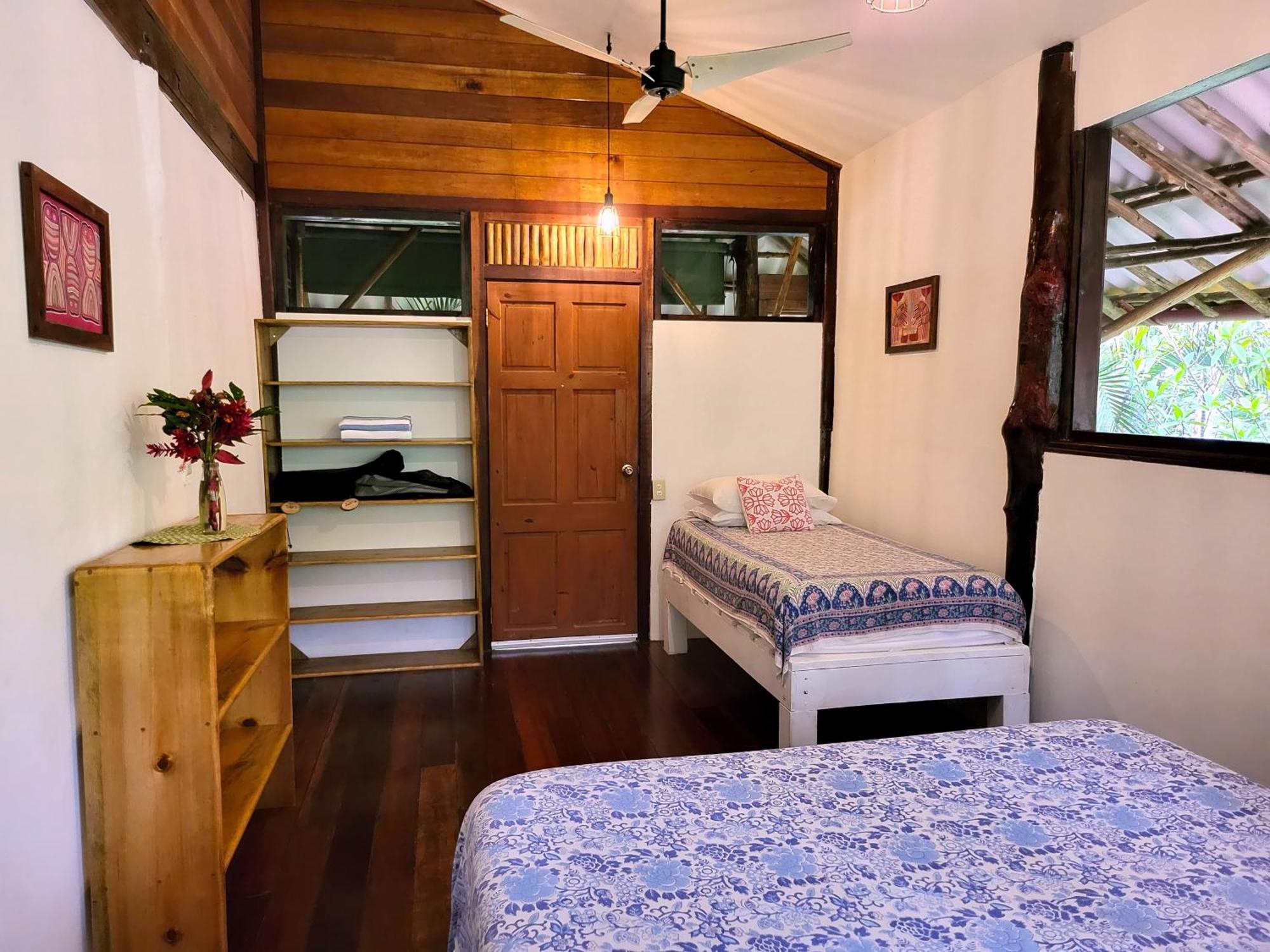 Casa Cayuco Eco-Adventure Lodge Bocas del Toro Esterno foto