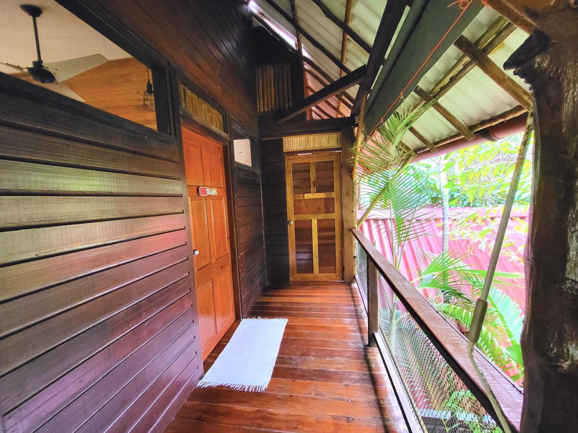 Casa Cayuco Eco-Adventure Lodge Bocas del Toro Esterno foto