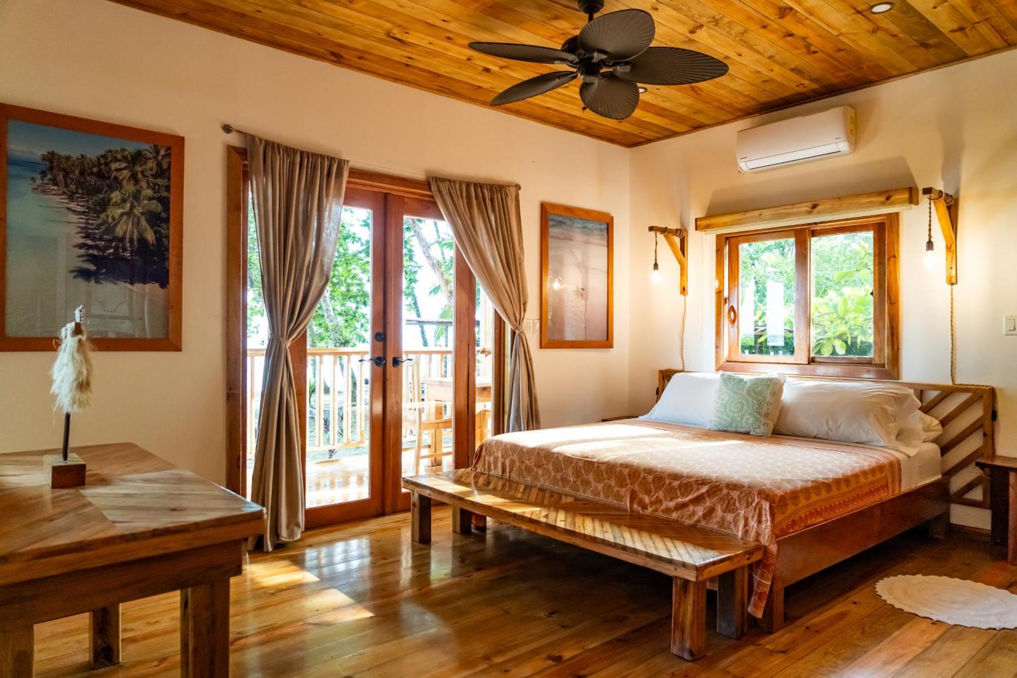 Casa Cayuco Eco-Adventure Lodge Bocas del Toro Esterno foto