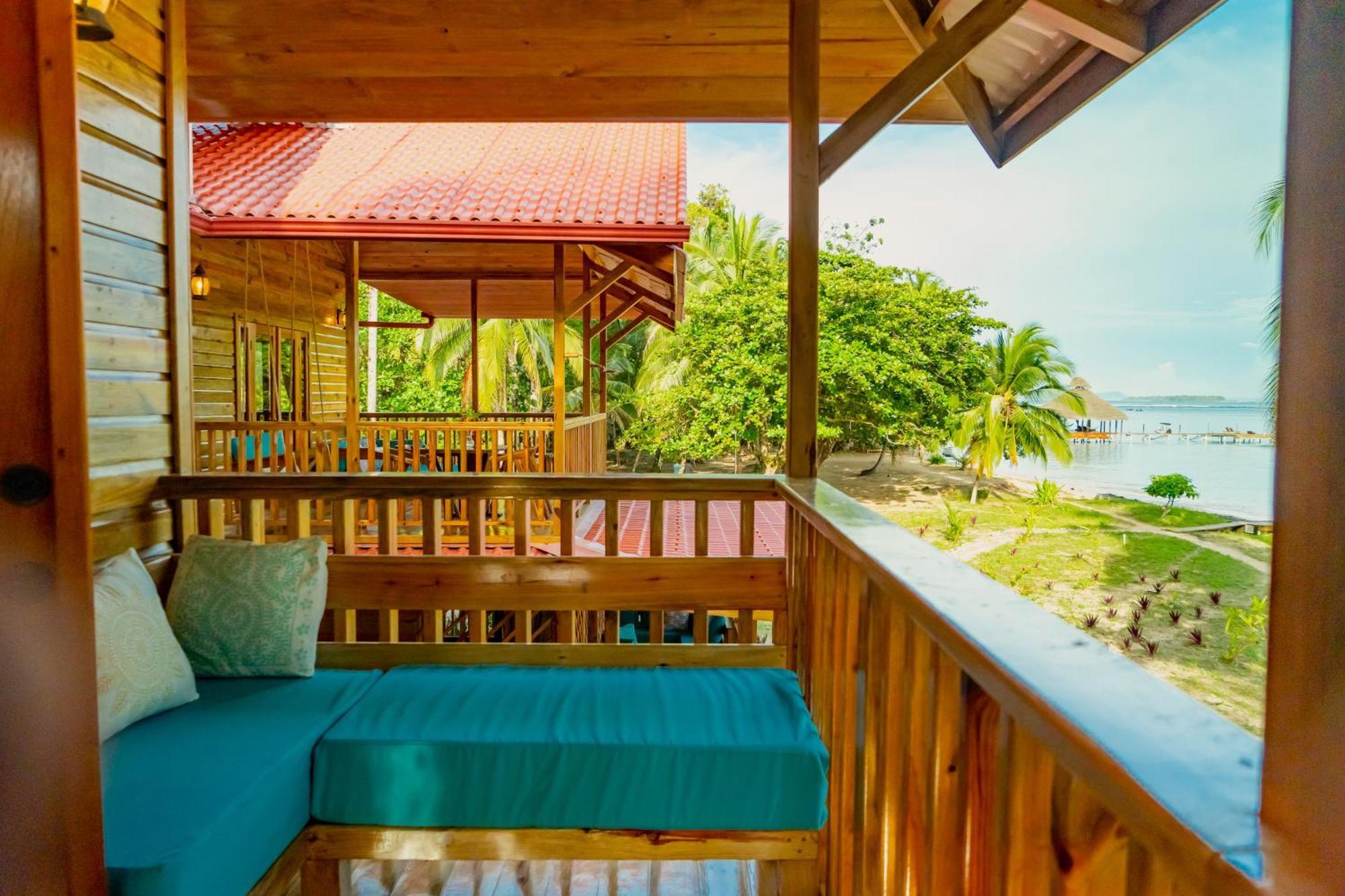 Casa Cayuco Eco-Adventure Lodge Bocas del Toro Esterno foto