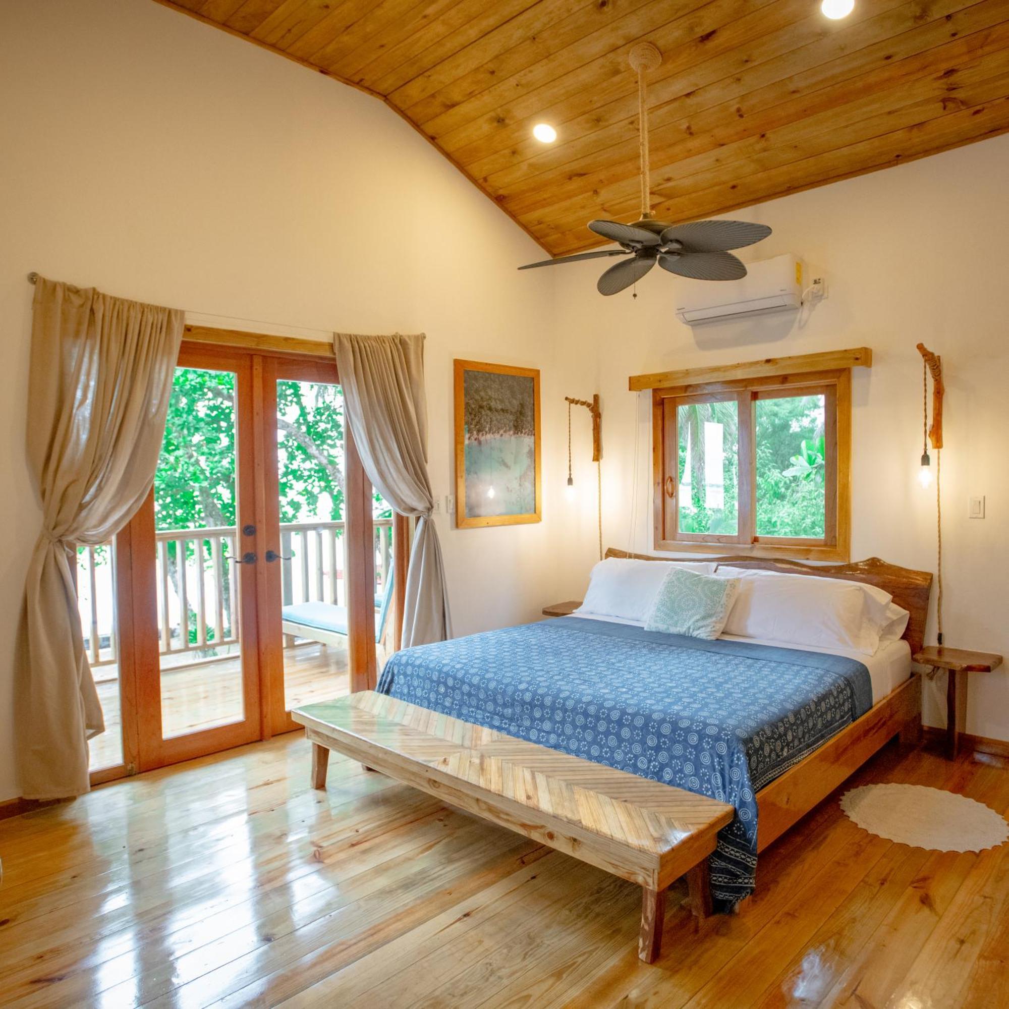 Casa Cayuco Eco-Adventure Lodge Bocas del Toro Esterno foto