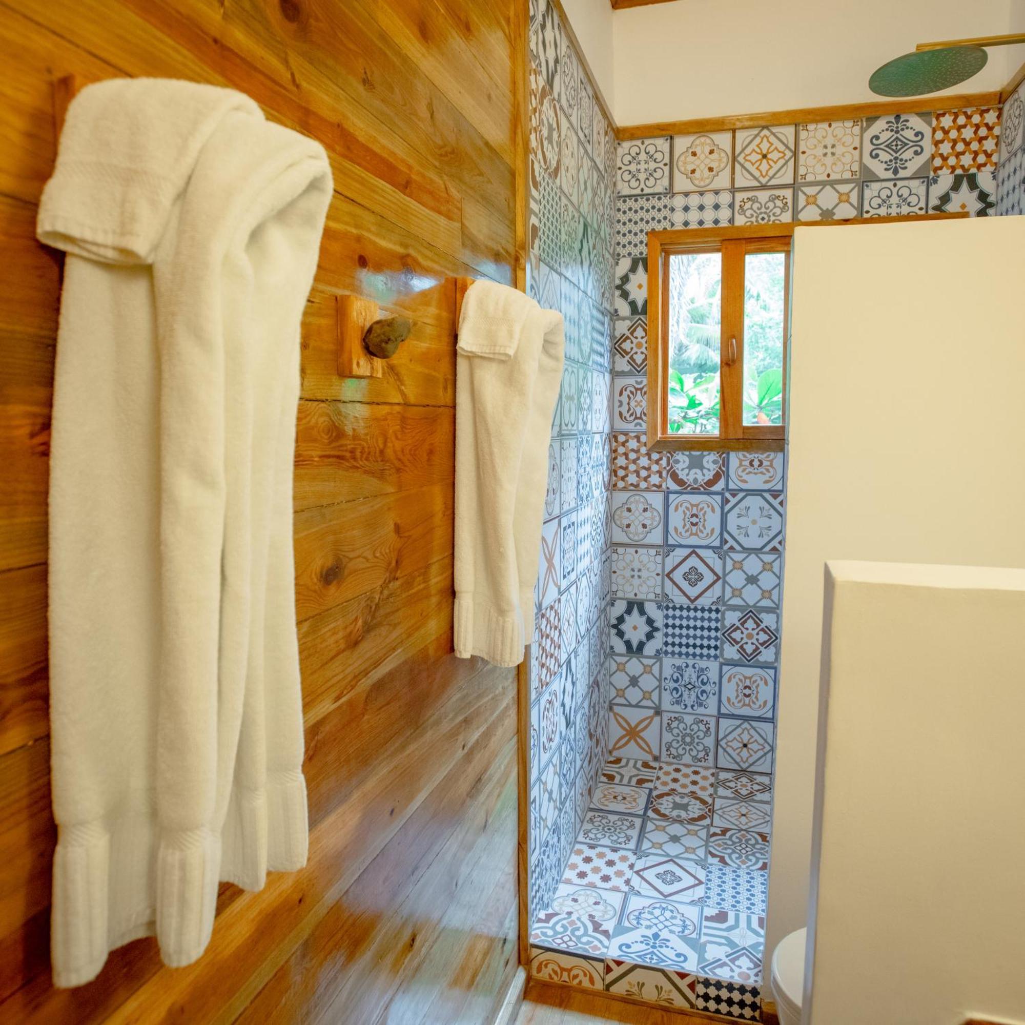 Casa Cayuco Eco-Adventure Lodge Bocas del Toro Esterno foto
